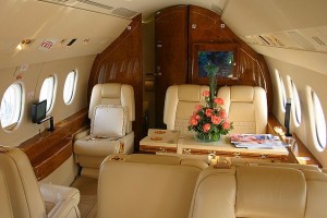 Falcon Aircraft on The Falcon 2000 Executive Jet Is A Downsized Development Of The Falcon